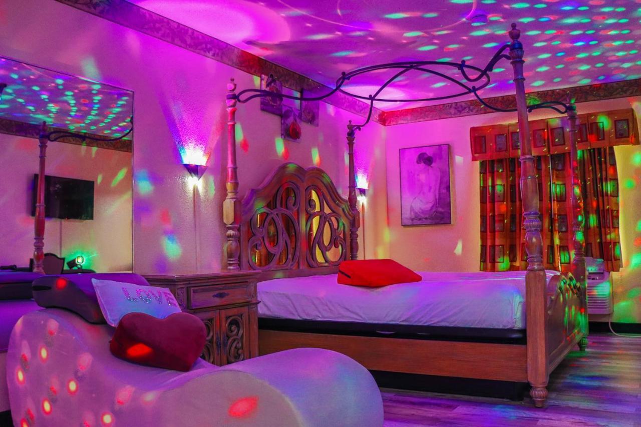 Luxe Romantic Suites Dolton Exterior foto
